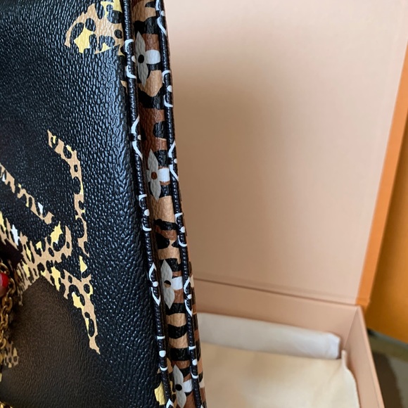 ❤️❤️SOLD❤️❤️Louis Vuitton Jungle pochette bag - Picture 7 of 11